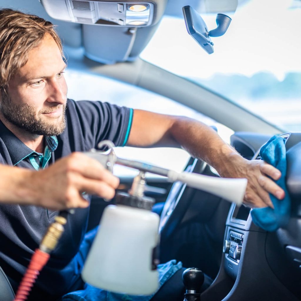 Innenraumreinigung Auto machen lassen